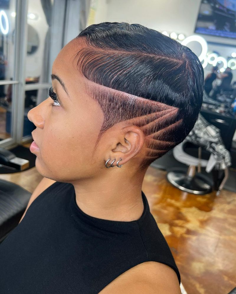 Pixie Undercut con diseños afeitados