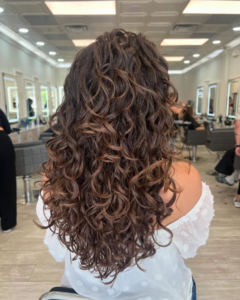 Voluminous Curly Layers