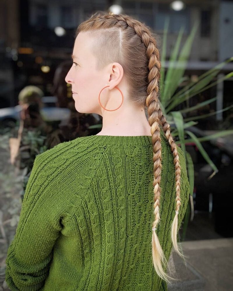 Tresse en cascade avec rasage sur le côté