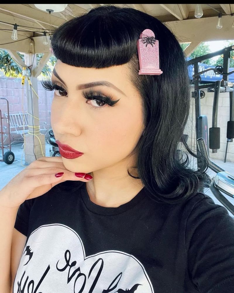 Pin-Up Bangs