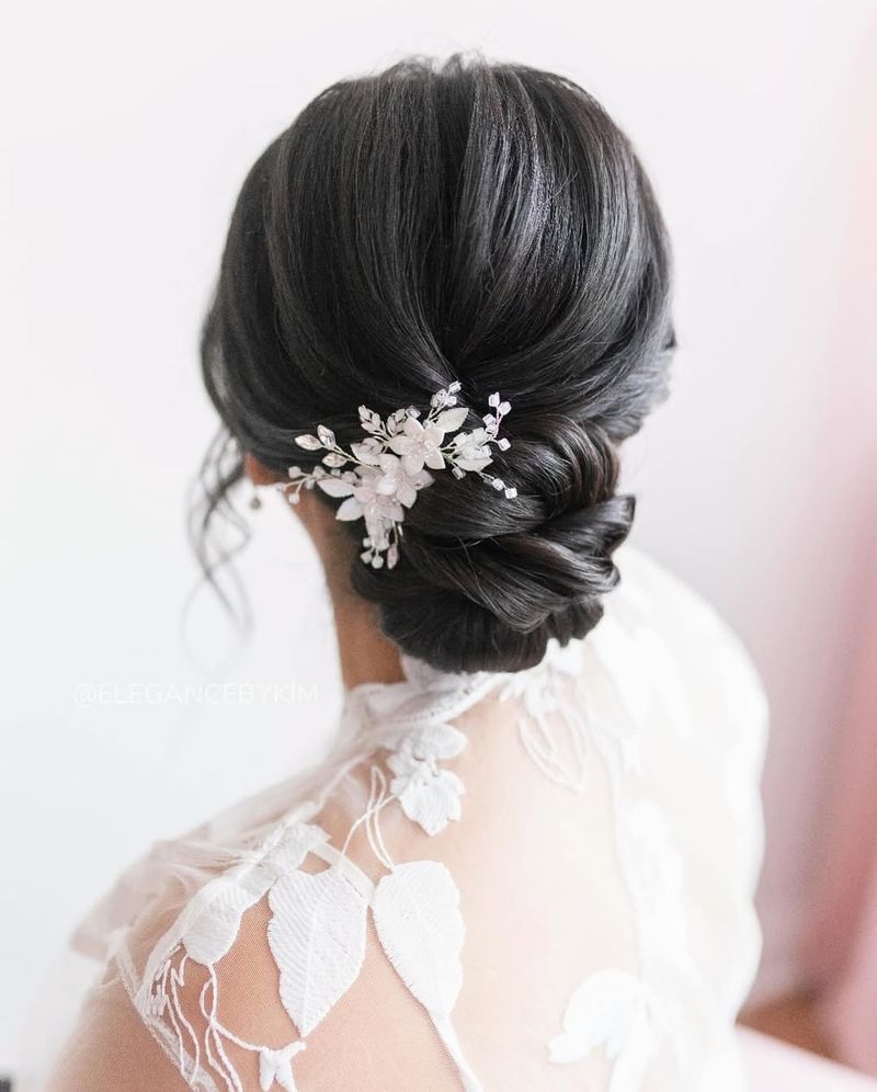 Chignon latéral élégant