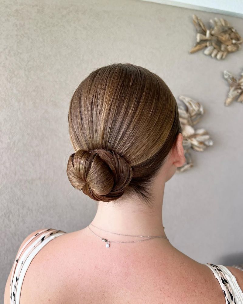 Minimalist Knot Bun