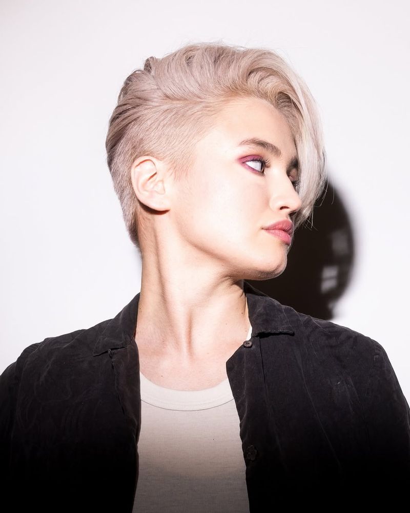 Pixie undercut spigoloso