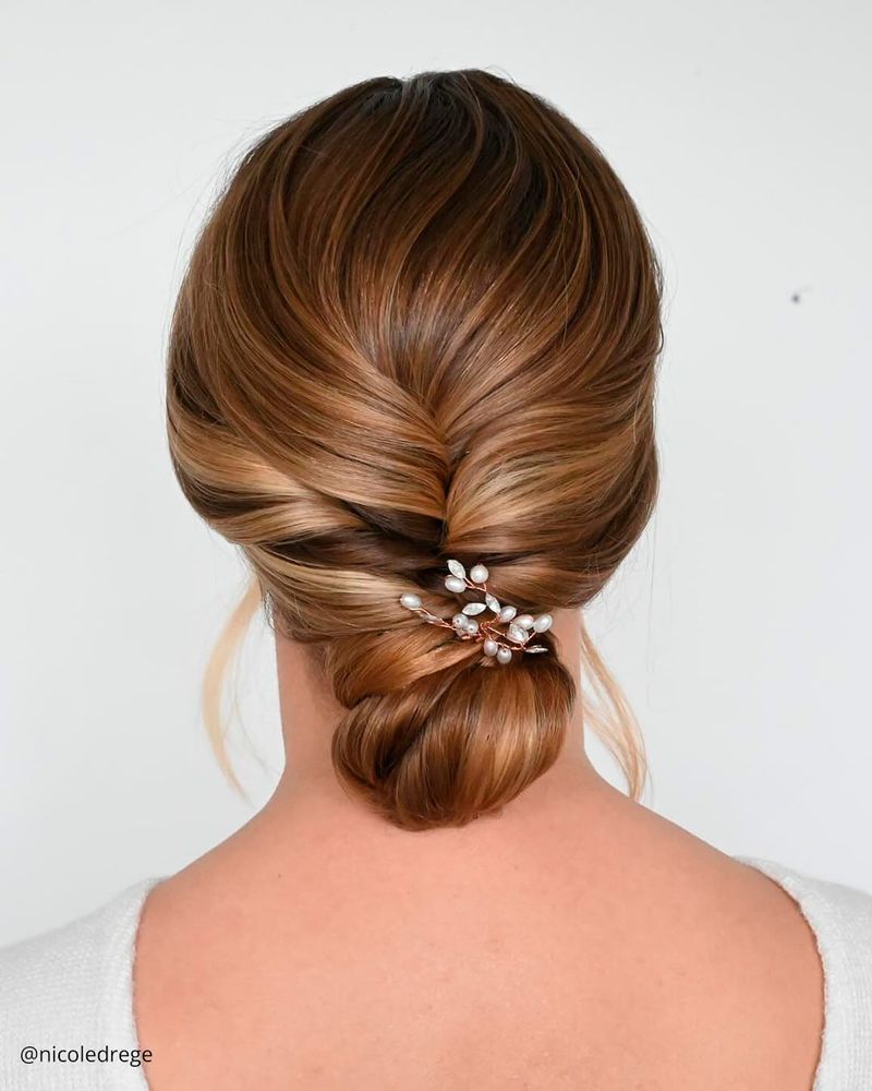 Chignon bas torsadé