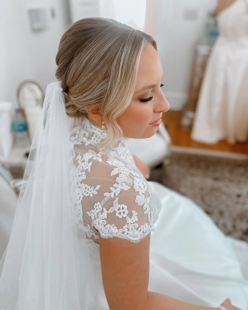 Simple Bun with Veil