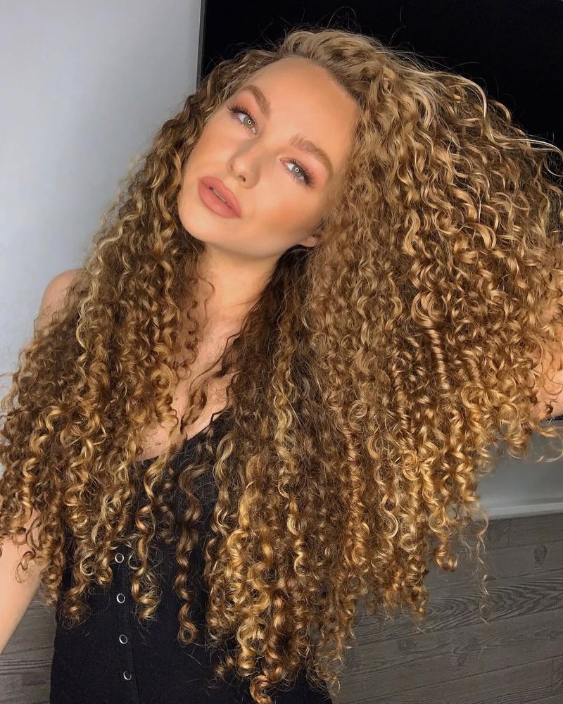 Natural Curls with Highlights