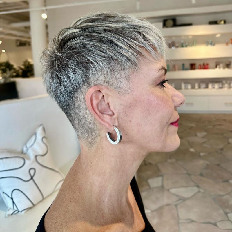 Pixie spigoloso con undercut