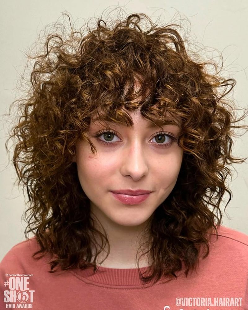 Shoulder-Length Loose Curls