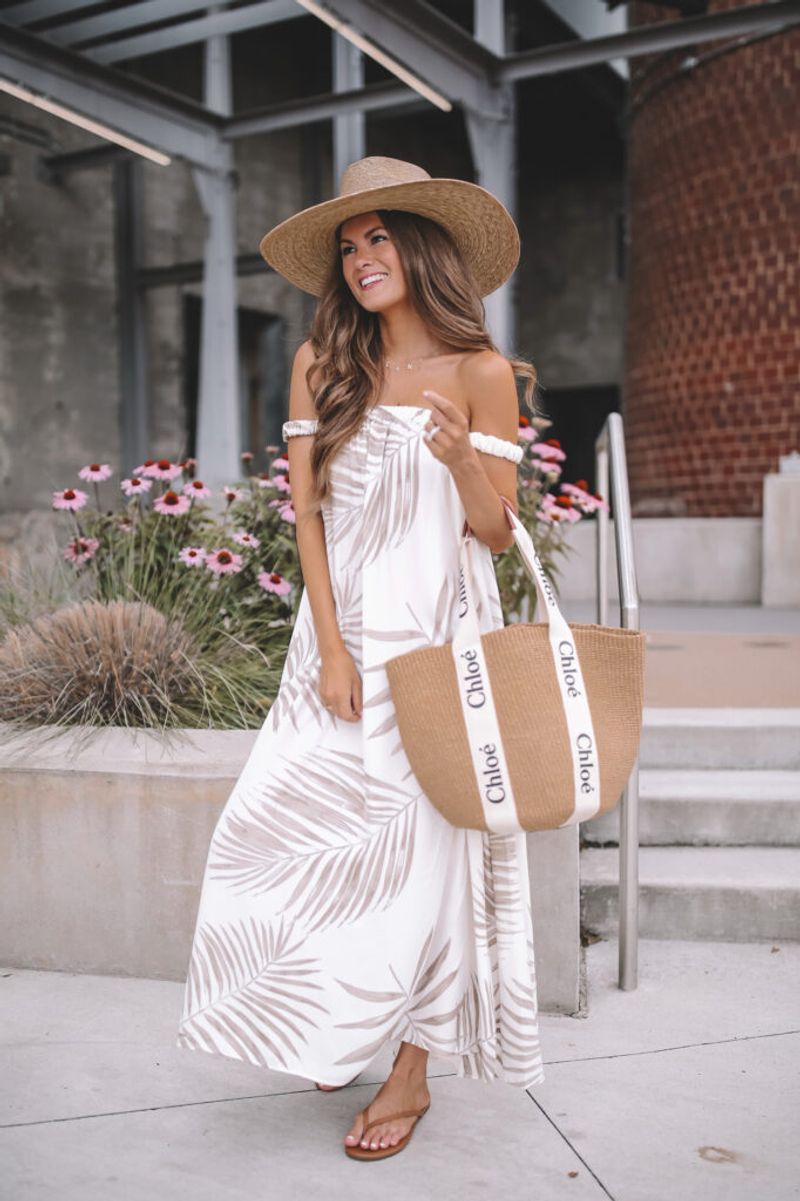 Off-Shoulder Optical Illusion