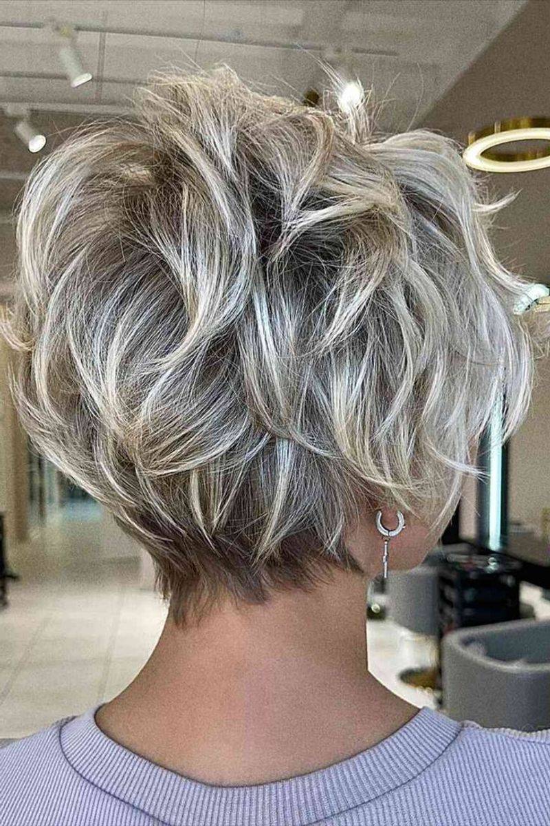 Pixie texturizado con mechas