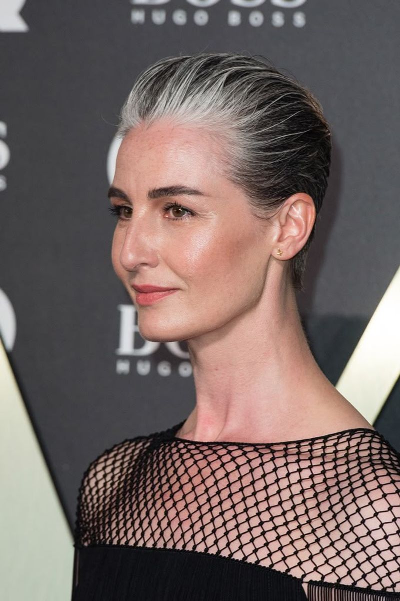 Estilos de cabelo penteado para trás