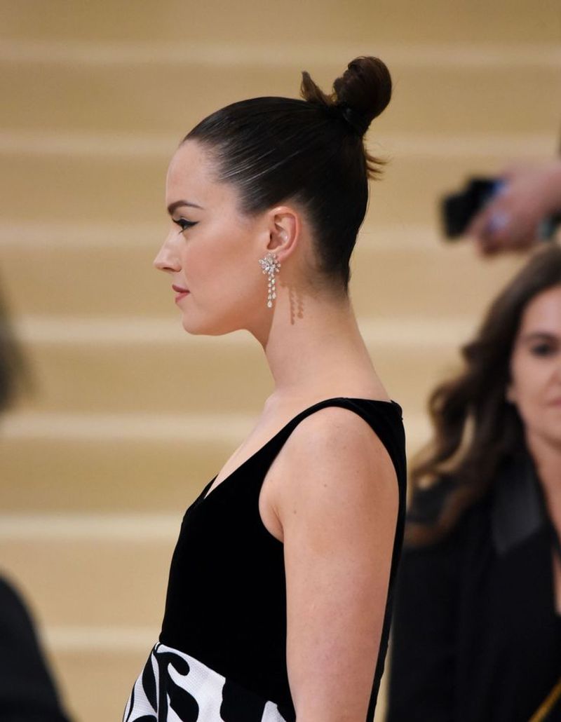 The Glamorous Top Knot