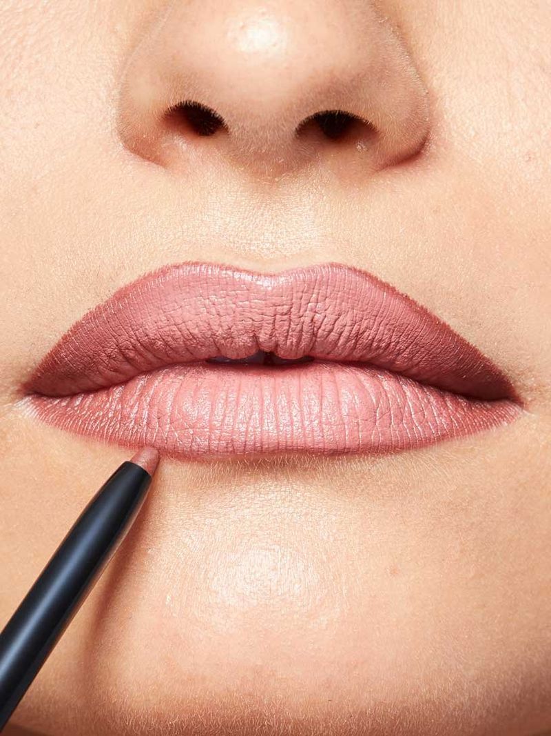 Wide Lips Need Central Focus