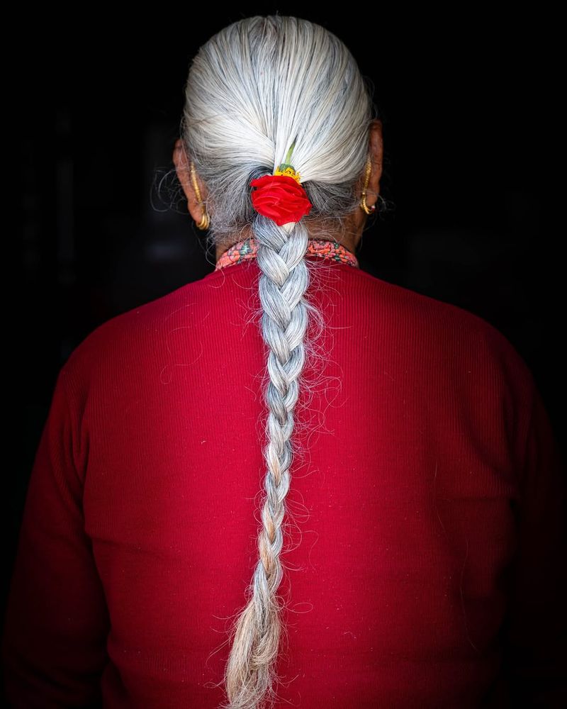 28 Fully White Hairstyles For Senior Women To Rock This Summer