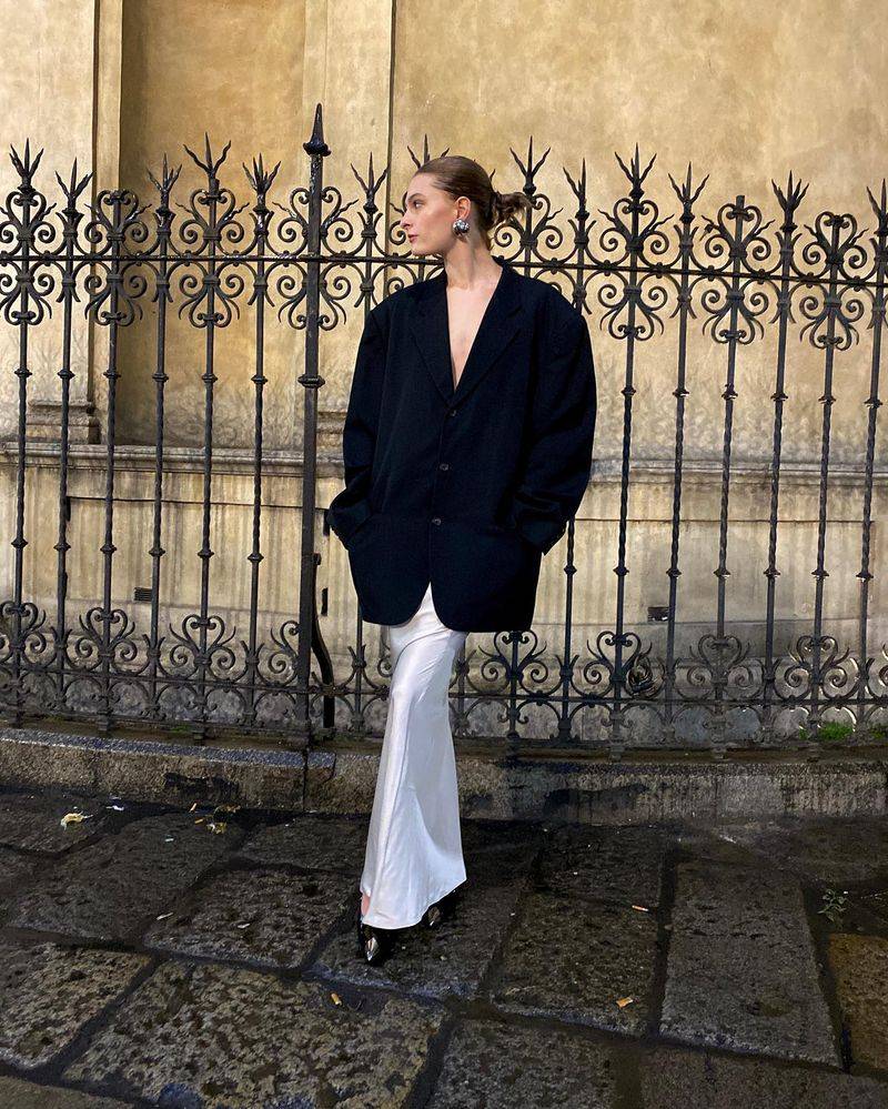 Layer with an oversized blazer