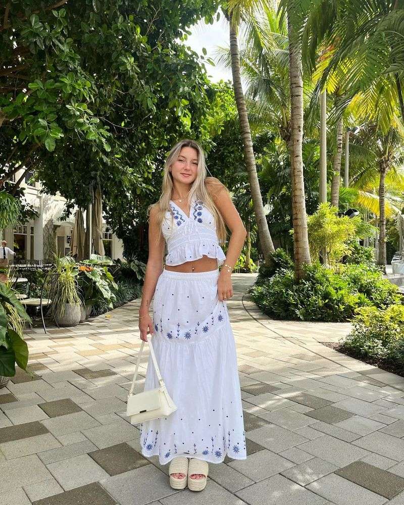 Eyelet Elegance All-White Dream