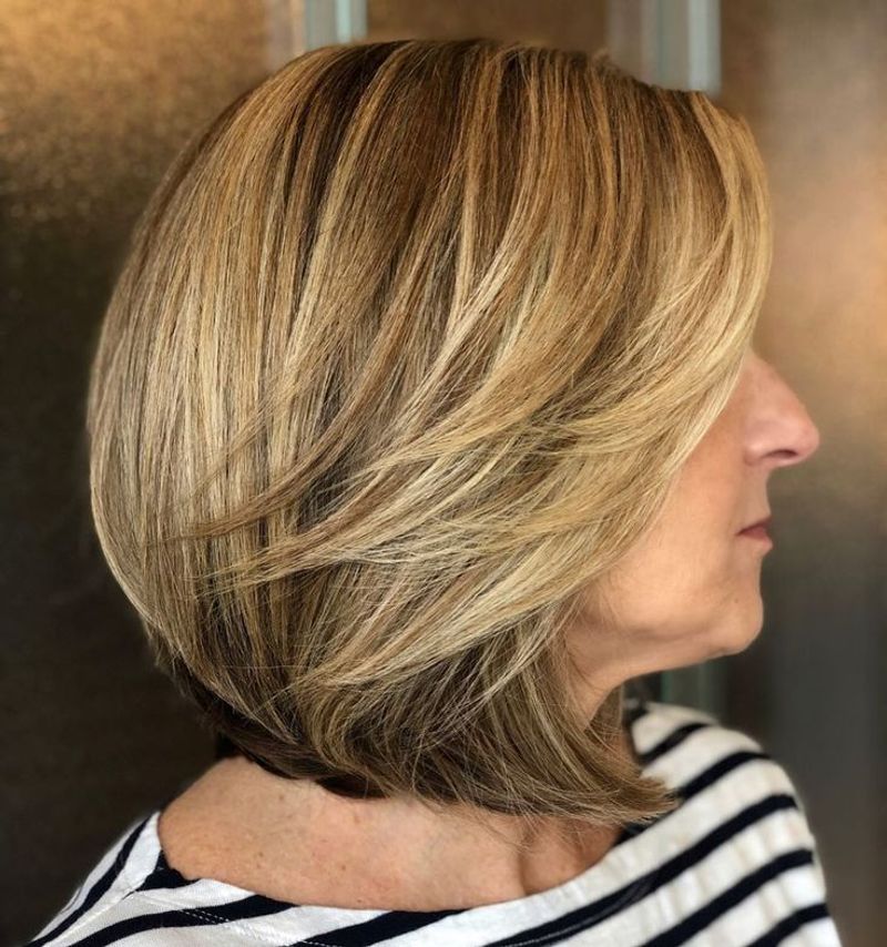 Turn-Back-Time Tresses: Collarbone Layers with Balayage