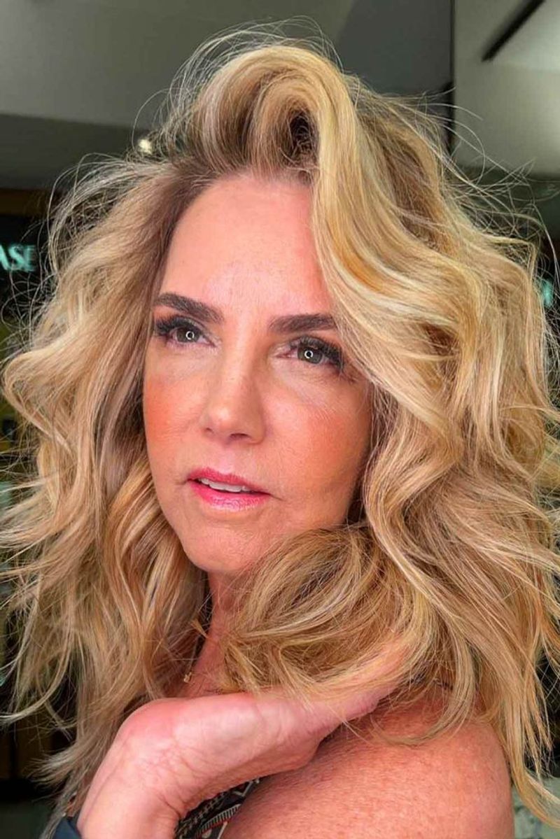 Layered Cut with Face-Framing Highlights