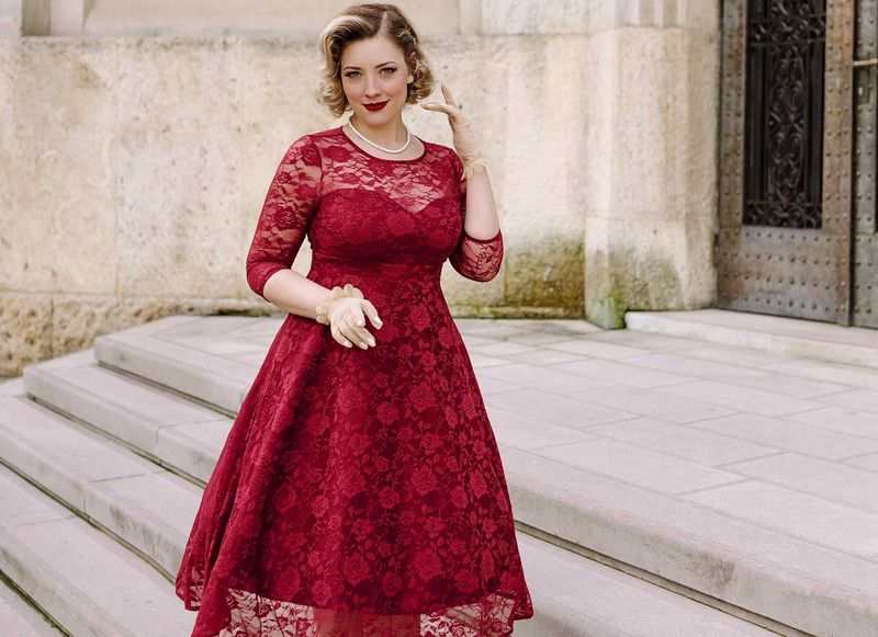 Lace Overlay Dresses That Exude Sophistication
