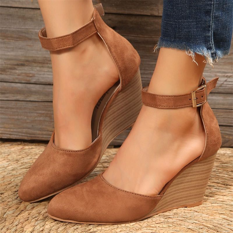 Pointed-Toe Perfection