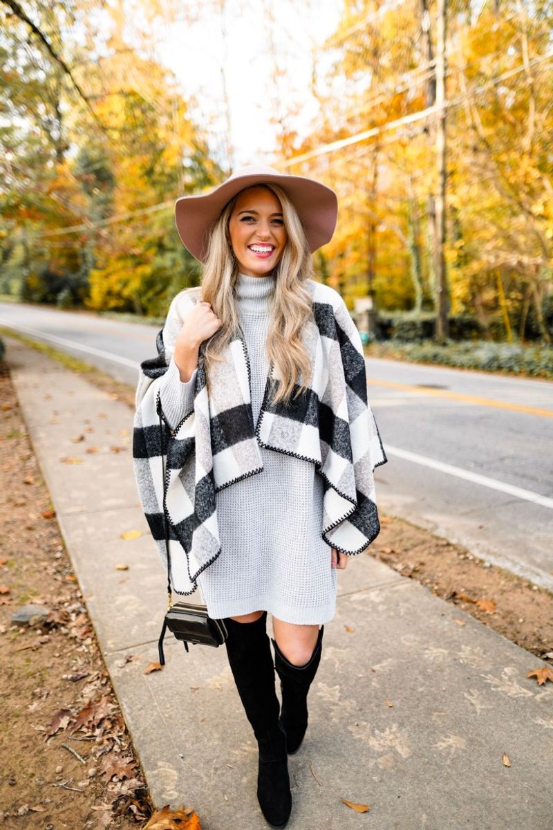 Sweater Dress with Glossy Lips
