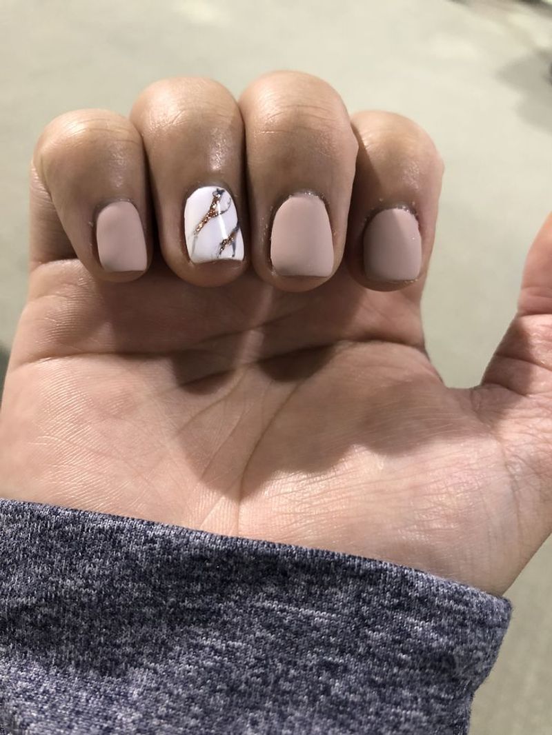 Accent Ring Finger