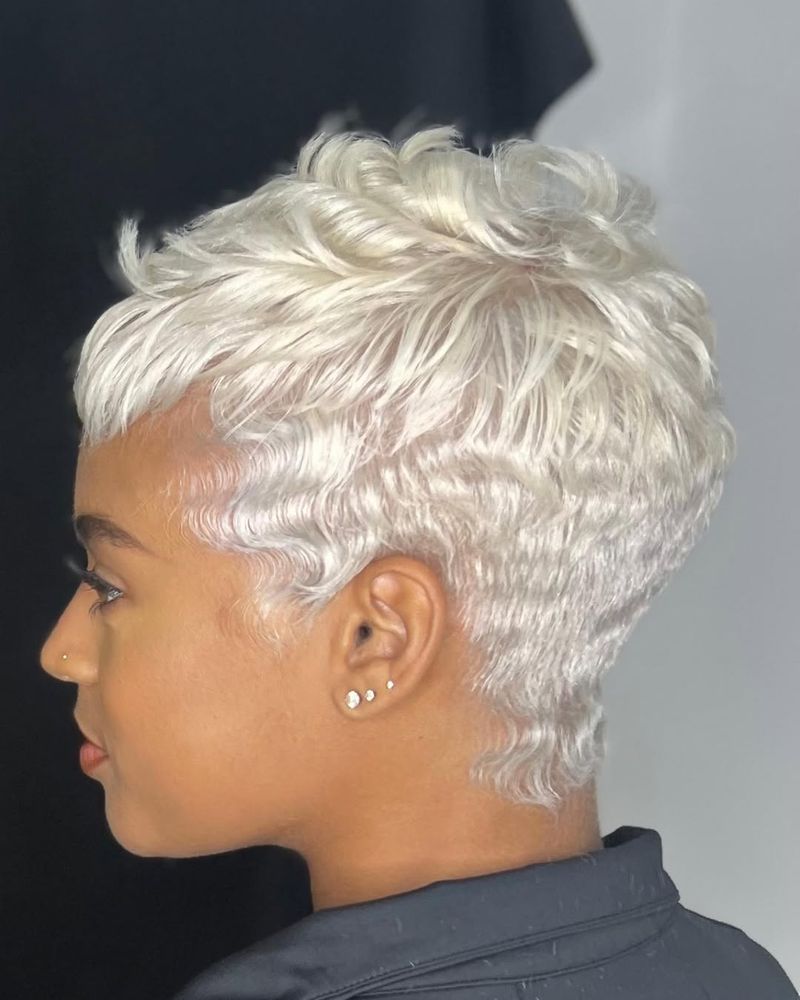 Onde eleganti con le dita