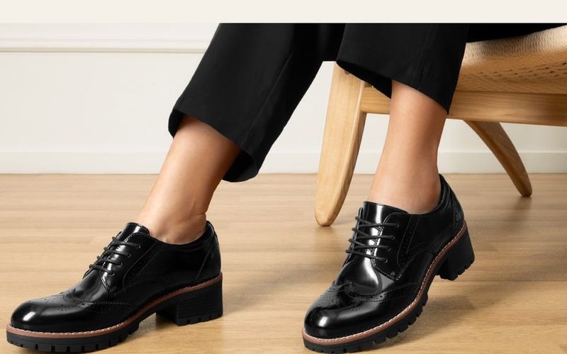 Heeled Oxford Shoes with Ankle-Length Pants