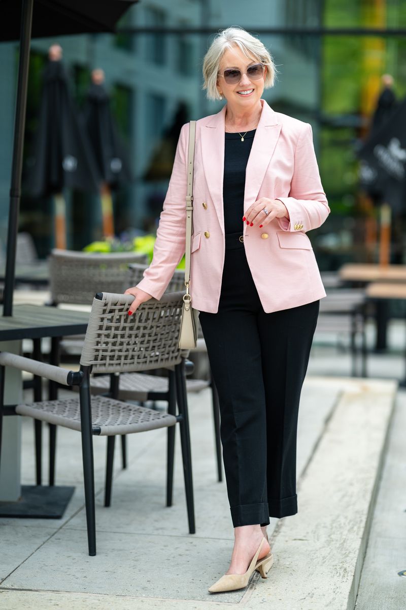 Lightweight Blazer with Cropped Trousers
