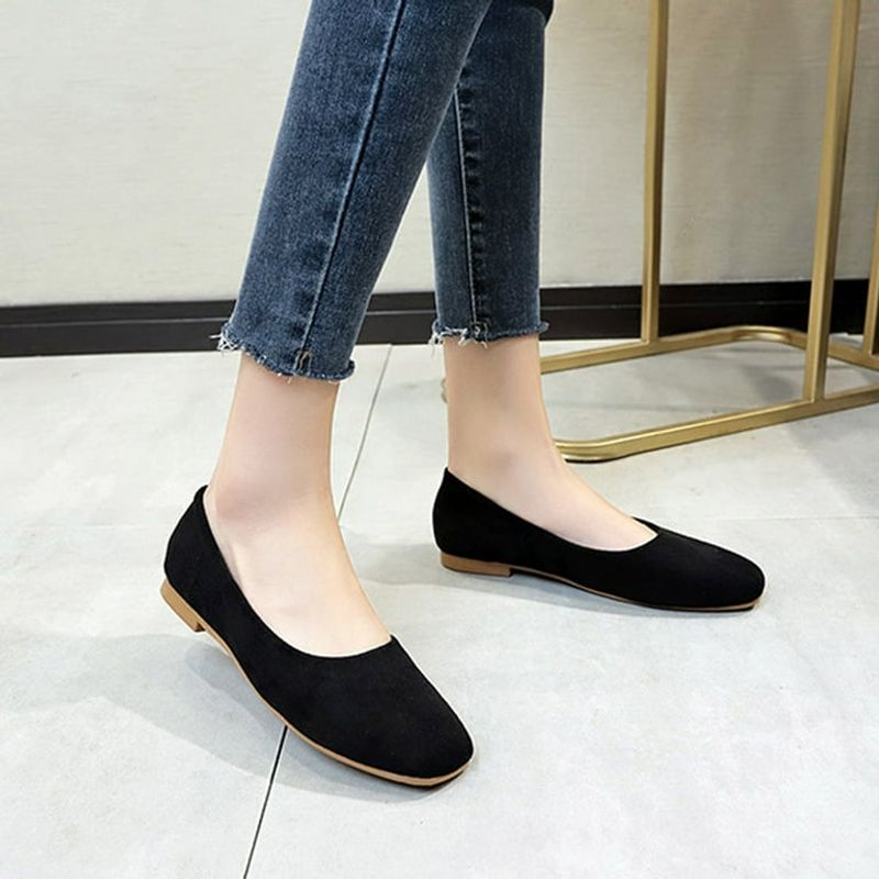 Embracing: Round Toe Flats