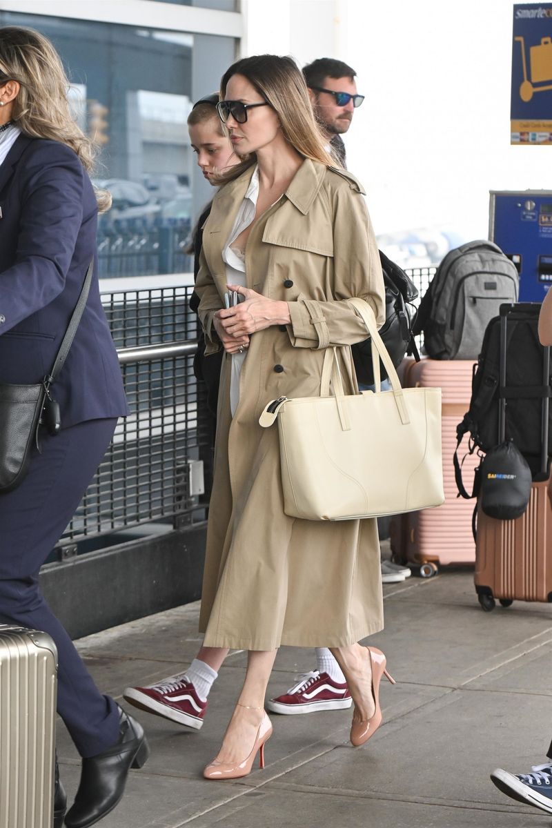 Sophisticated Trench Coat Vibe