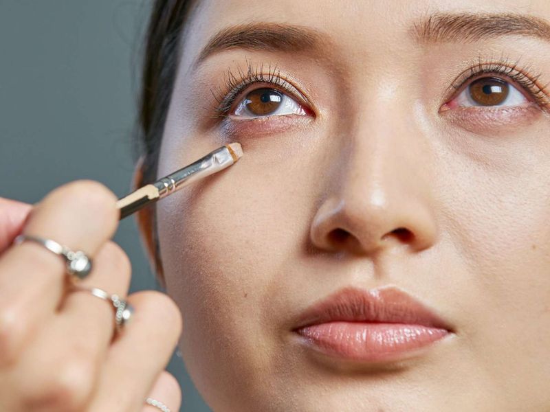 Lighten Up Under Eyes