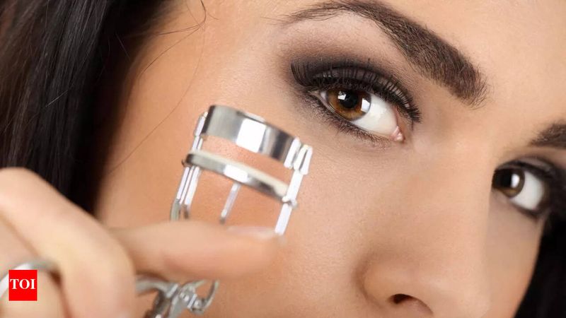 Curl Those Lashes