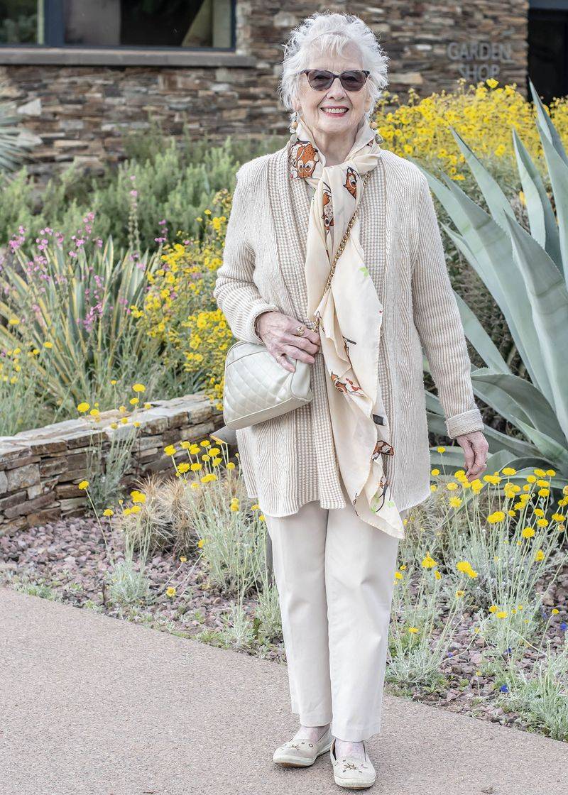 Try Monochromatic Looks