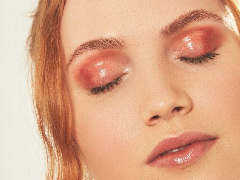 Glossy Eyelids