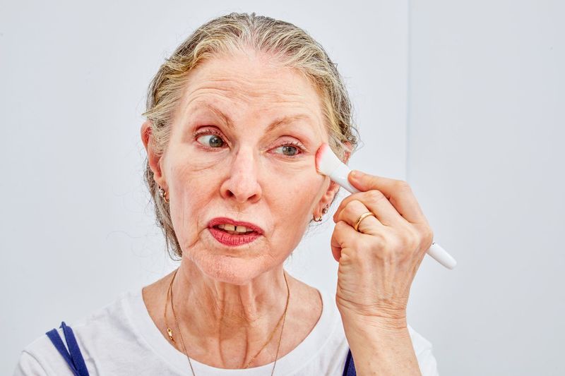 Pore-Filling Stick Foundations
