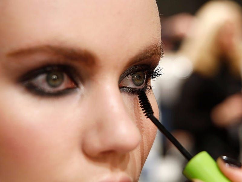 Applying Mascara Only to Upper Lashes