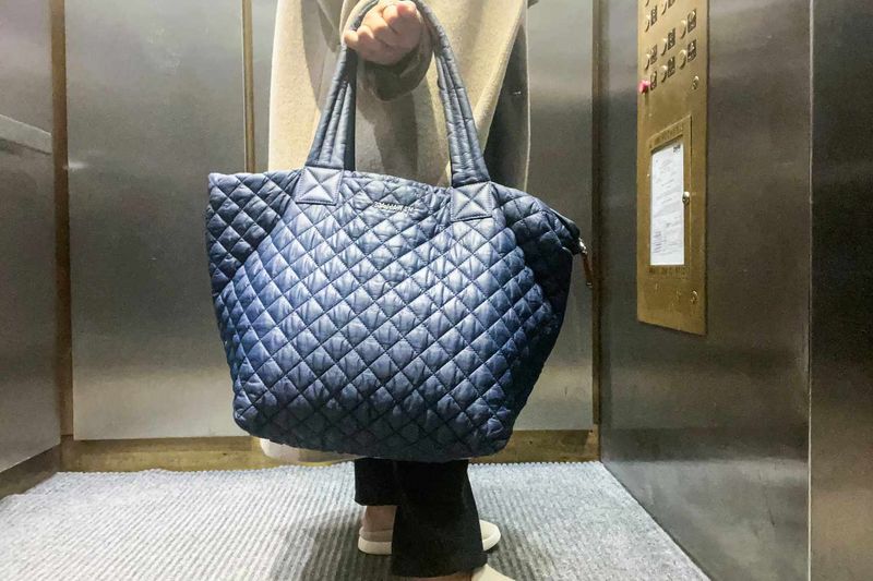 Structured Office-to-Airport Tote