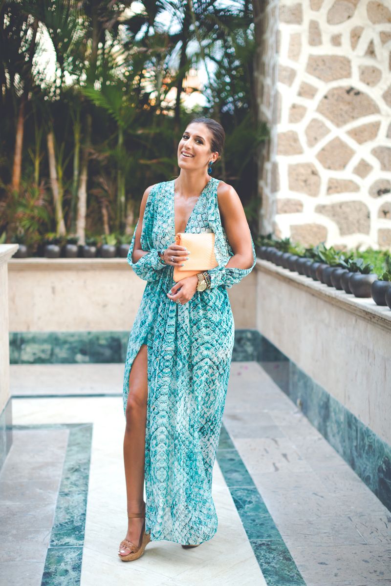 Summer Sizzle: Vibrant Turquoise