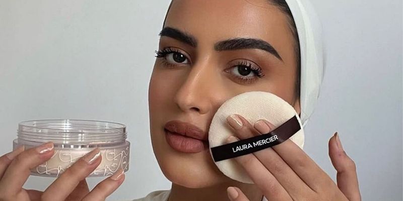 Powdering The Entire Face