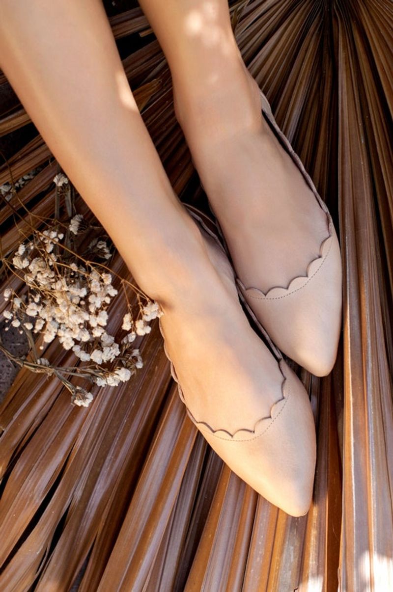 Scalloped Edge Romantic Touches