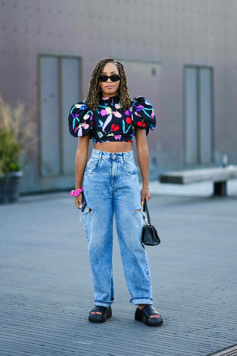 Casual Jeans and Blouse with Graphic Liner
