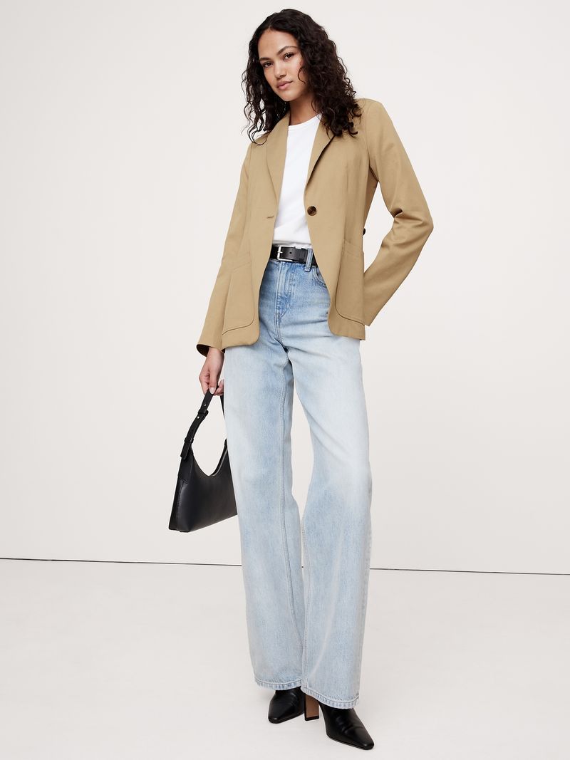 Boxy Blazers With Giant Shoulder Pads Belong in Museums