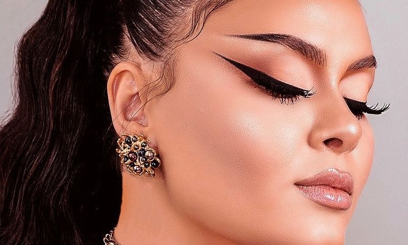 Elegant Winged Liner