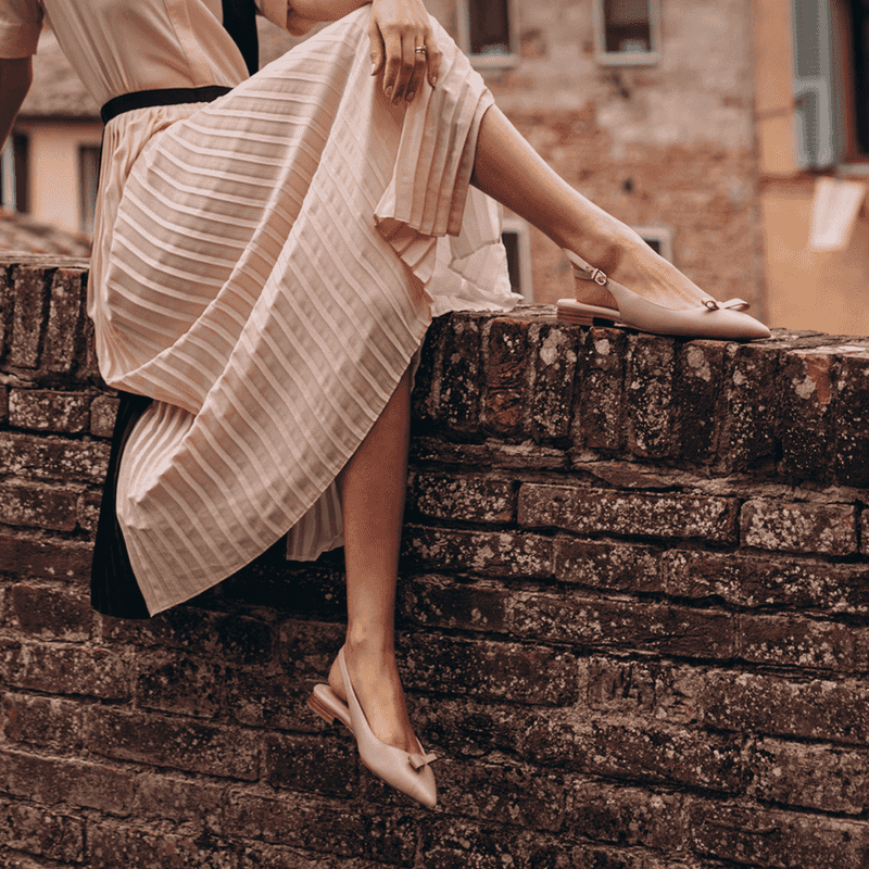 Bow-Adorned Feminine Classics