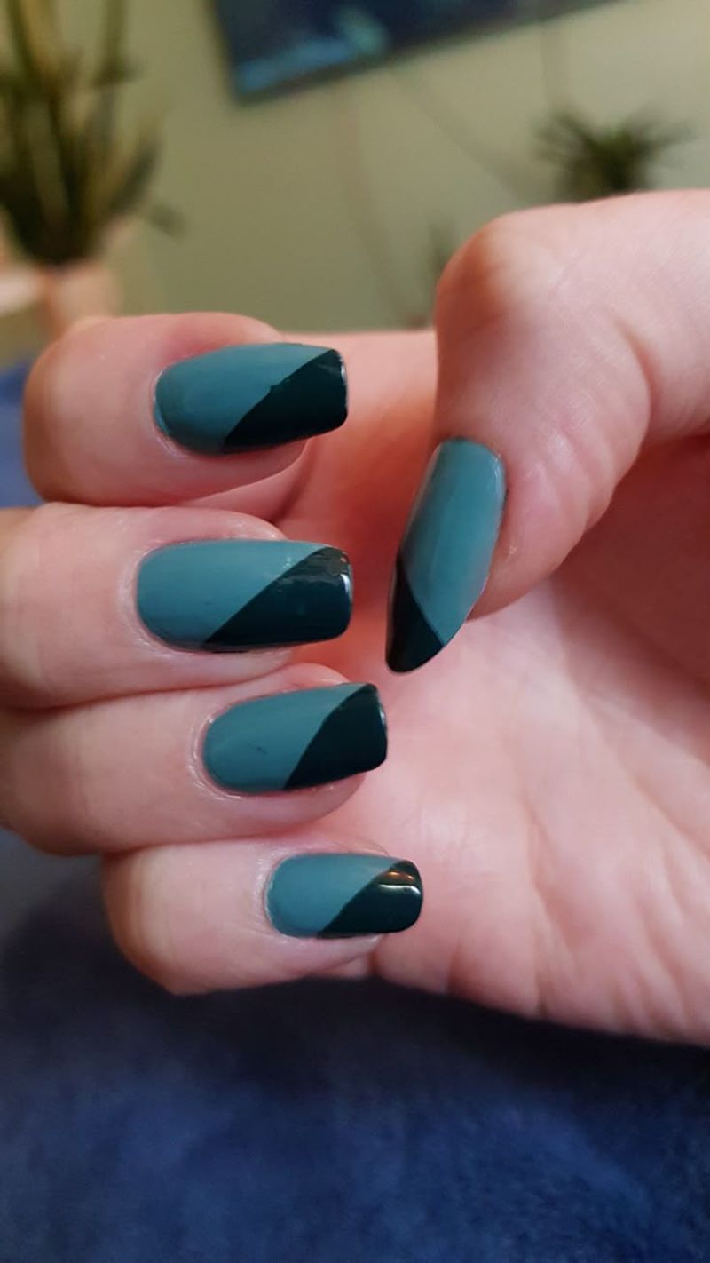 Two-Tone Diagonal Split