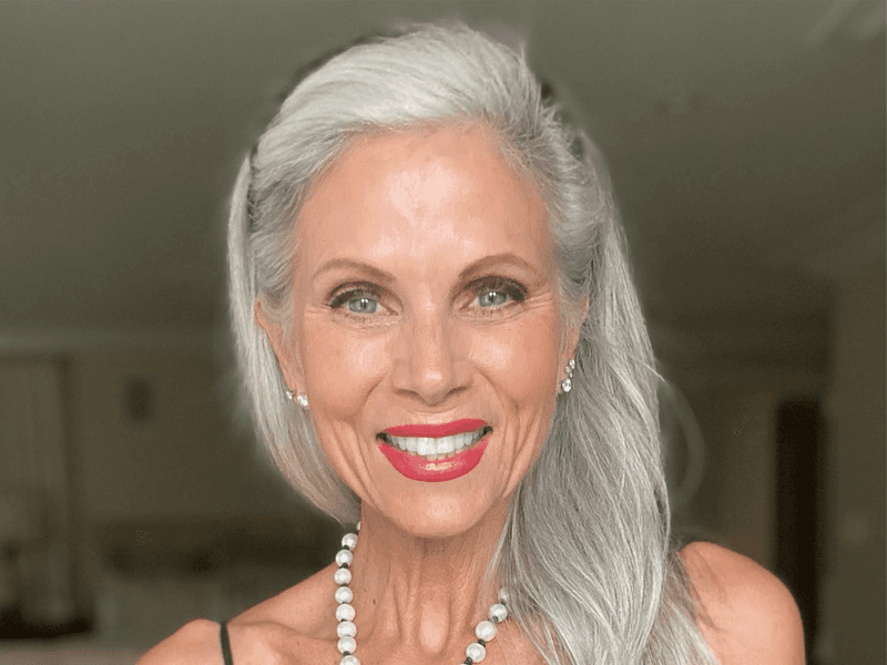Hiding Neck And Décolletage