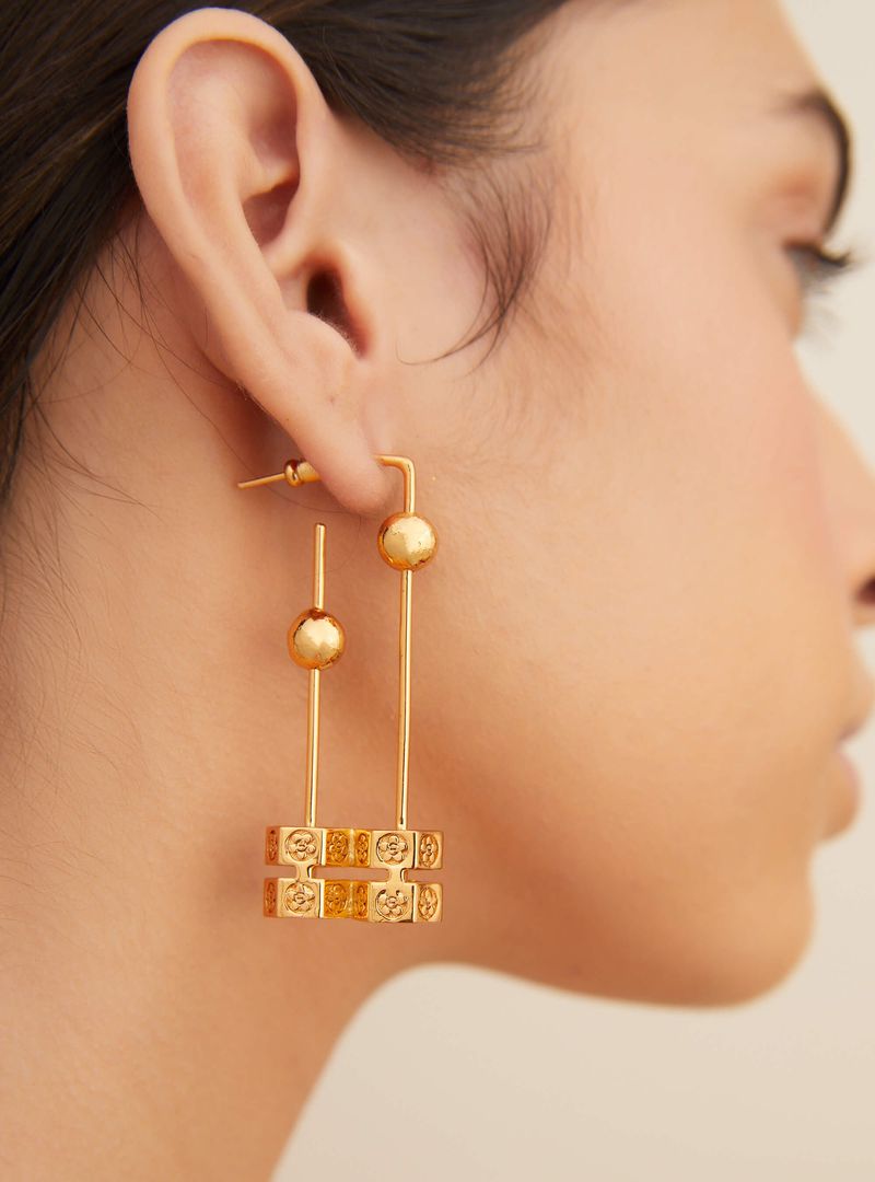 Statement Earrings Game