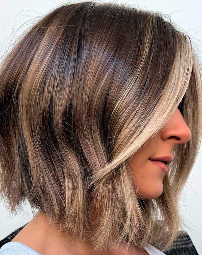 Inverted Bob with Money Piece