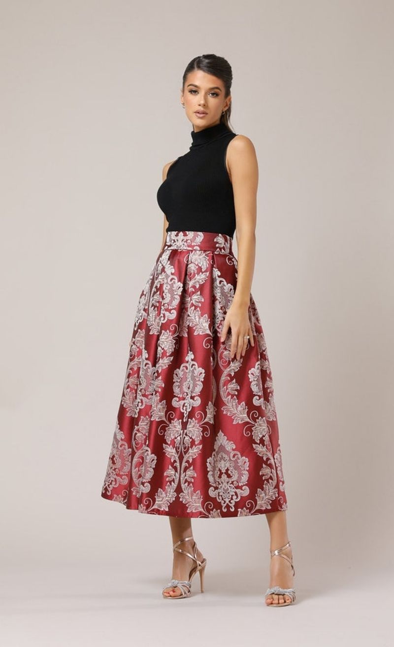 Pleated Midi Skirt with Stained Lips